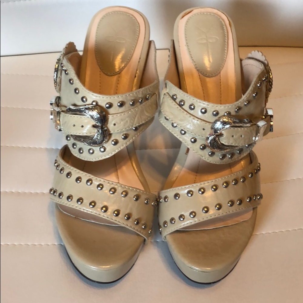 🔆Brand New🔆 YKnot “Take Me Away” Ivory